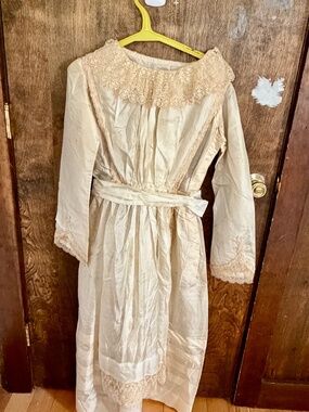 Vintage 1919 wedding dress in nearly mint condition,